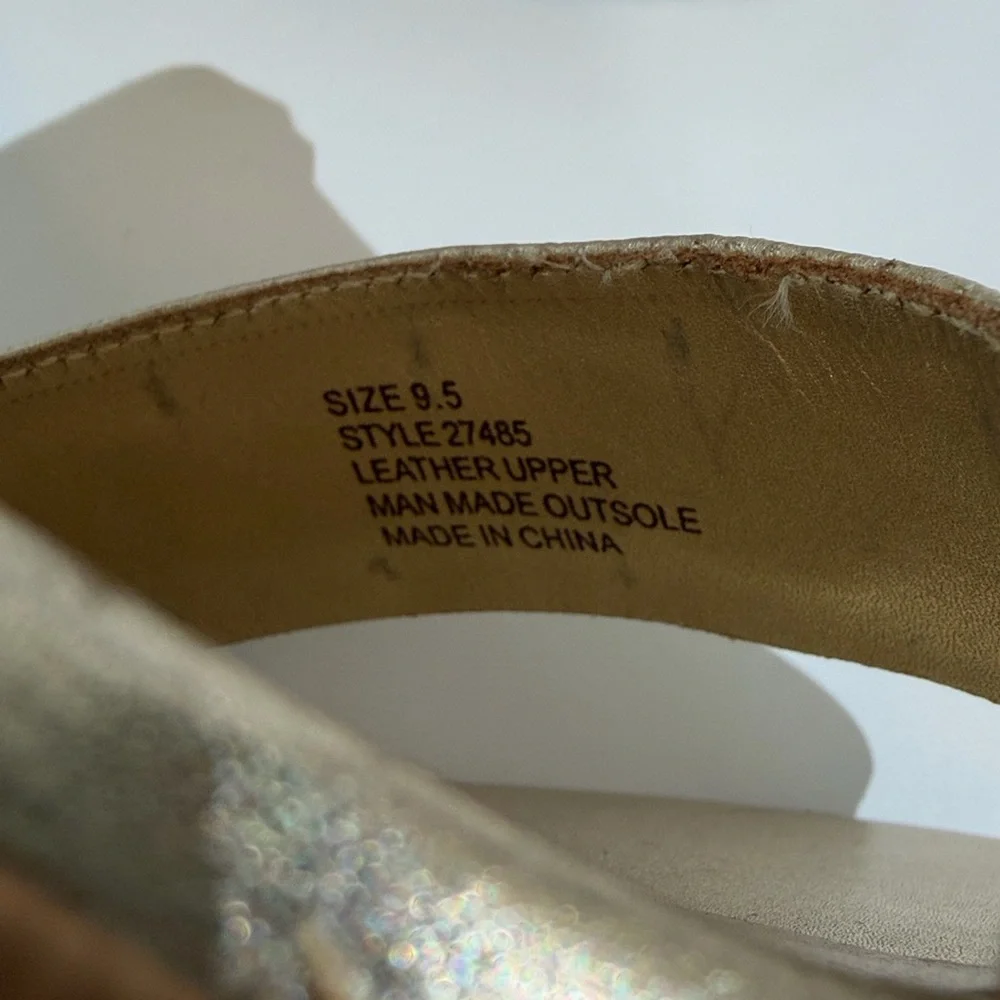 Lilly Pulitzer Sydney Wedge Heel Sandal Size 9.5. Gold Studded Metallic EUC